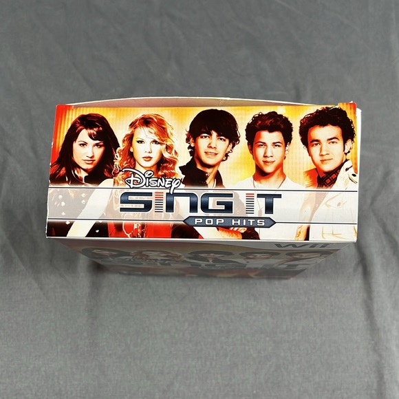 Wii Disney Sing It Pop Hits - Picture 2 of 5